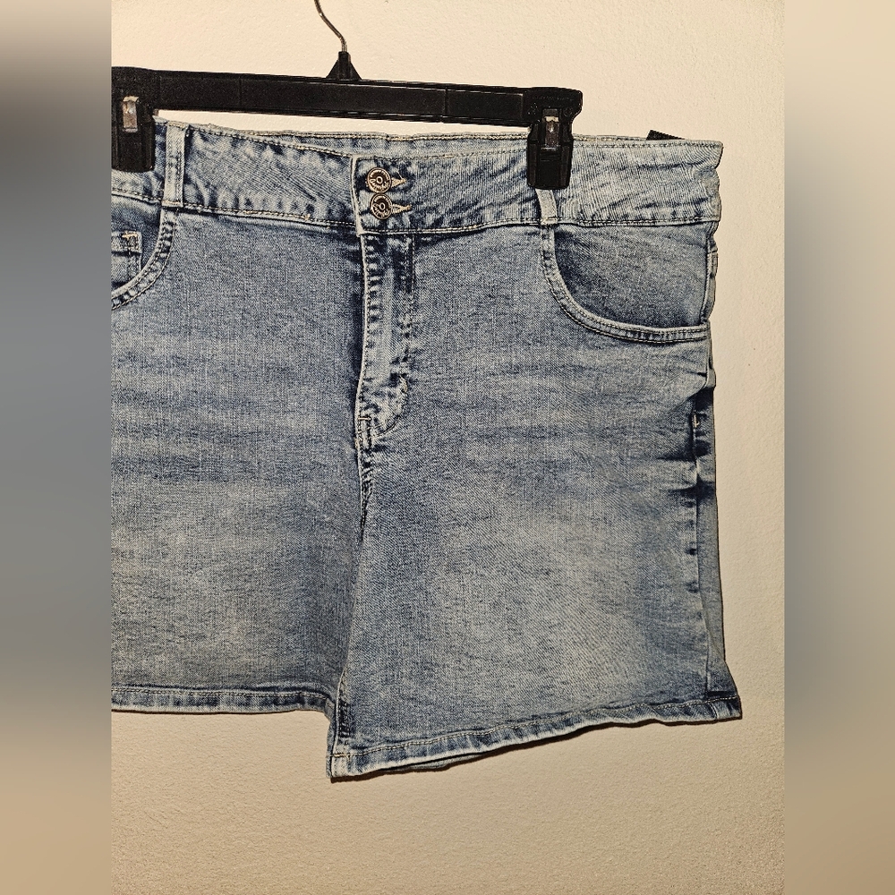 Copper Flash Womans Mid Rise Jean Shorts Size 16 - Picture 2 of 15